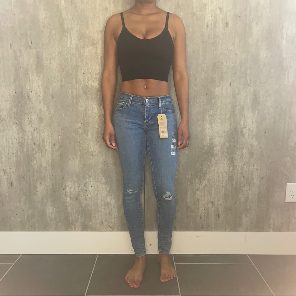 Levi’s 710 Super Skinny Medium Wash, slight distress